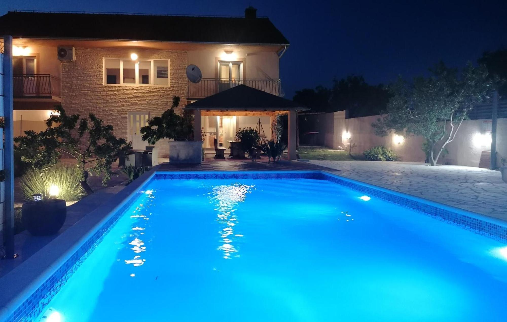 Amazing Home In Lisicic With Outdoor Swimming Pool Lisicici Exterior foto