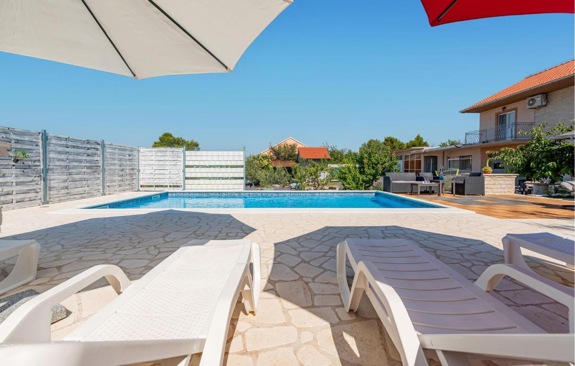 Amazing Home In Lisicic With Outdoor Swimming Pool Lisicici Exterior foto